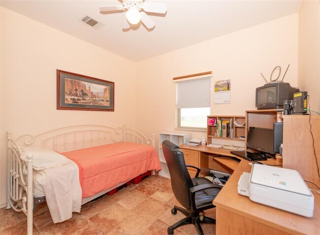 Building Photo - 10106 Schmidt Ln
