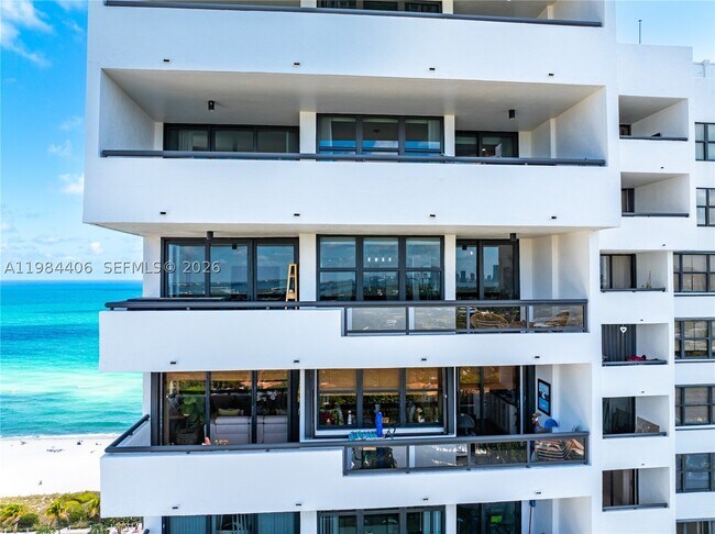 Building Photo - 2555 Collins Ave