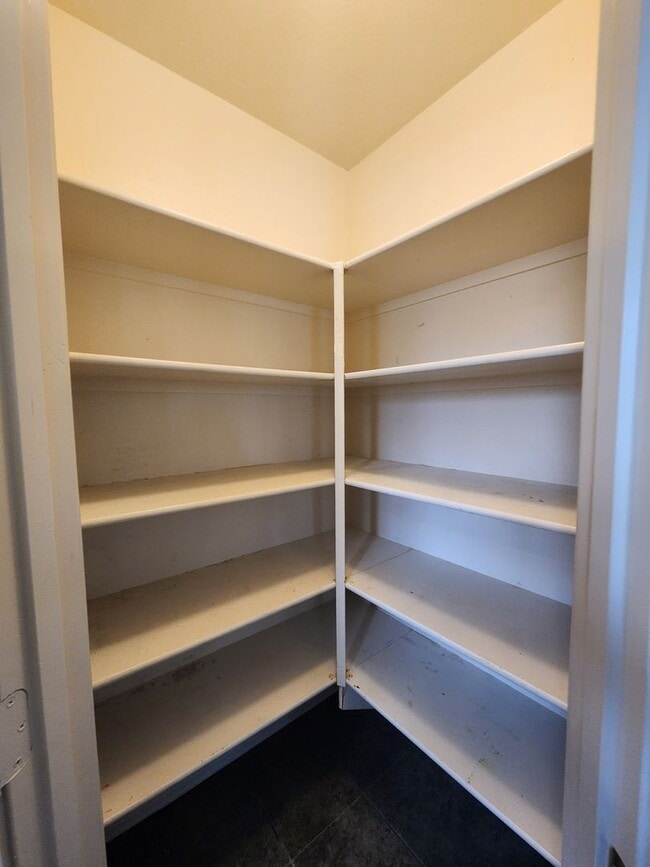 Building Photo - Promotion!  4 Bed 2.5 Bath Home with Split...