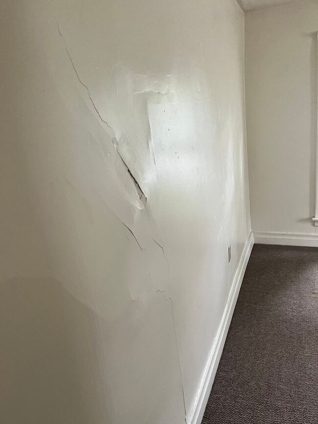 Building Photo - 2-3 Bedroom, 1 Bathroom Detached House in Shippensburg