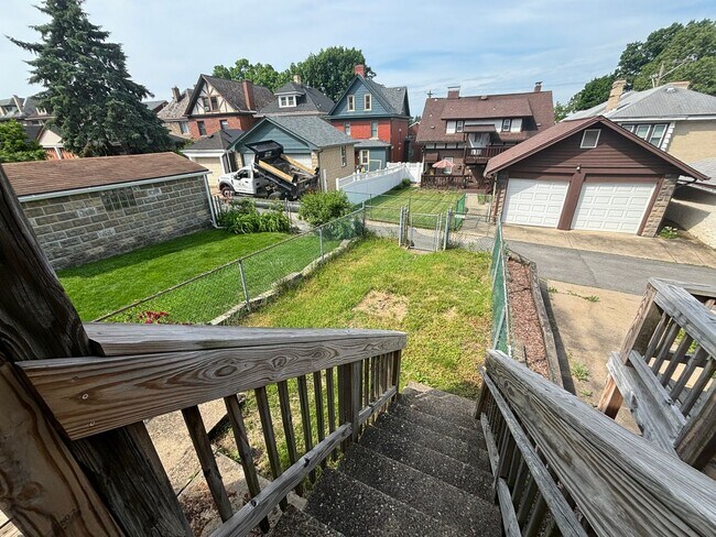 Building Photo - Remodeled Home in Dormont!