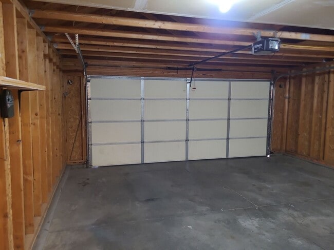 Building Photo - July & August Rent FREE - Central Heat & Air/ Garage/ Bonus Room