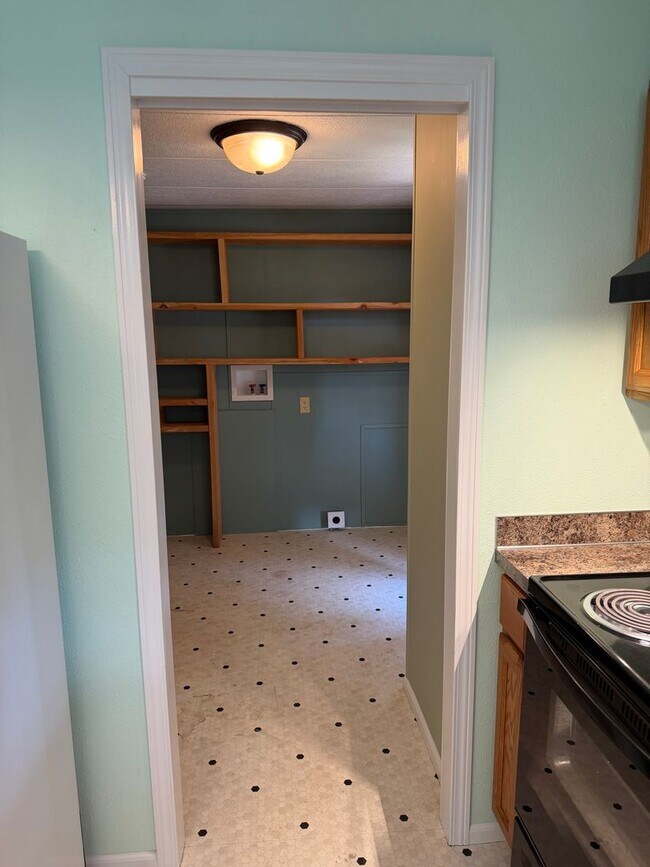 Building Photo - 3-bedroom 2 bath house in Springfield!