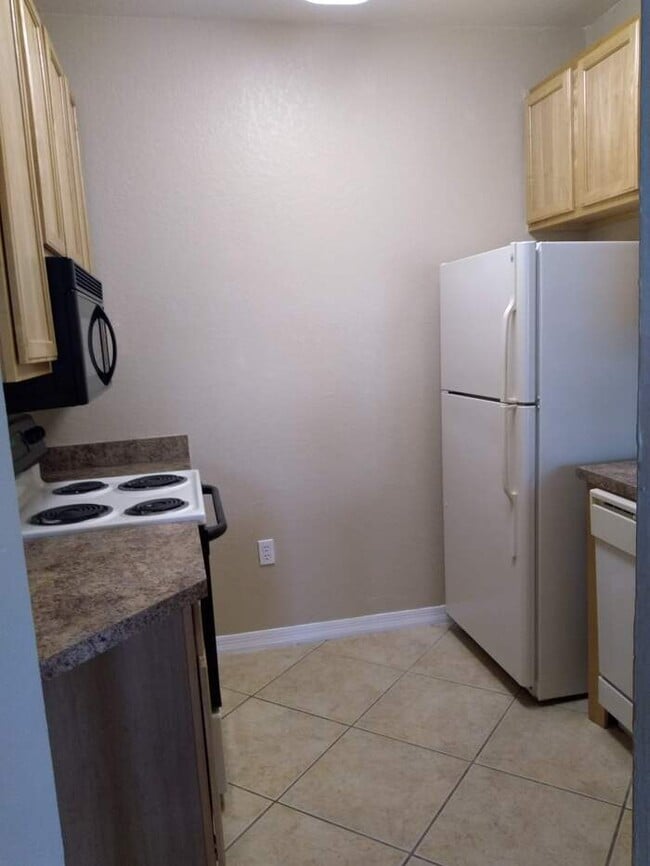 Building Photo - Beautiful one-bedroom condominium in the d...