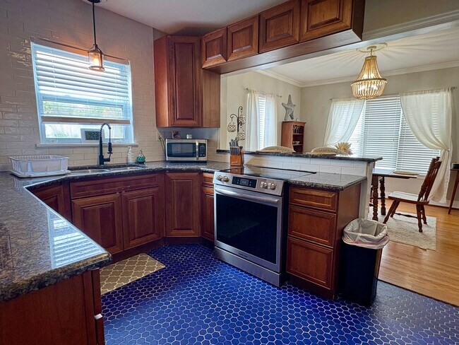 Building Photo - 6303 S Indian River Dr