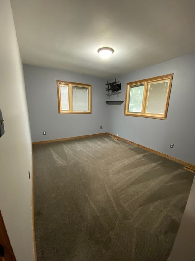 Building Photo - For Rent - Available May 2026