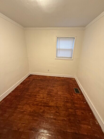2nd bedroom - 25200 leach st
