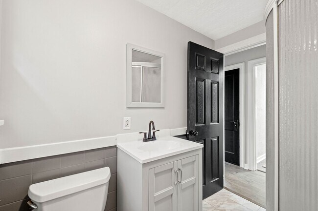 Building Photo - Stunning 3 bedroom home in Carrick available May 15!