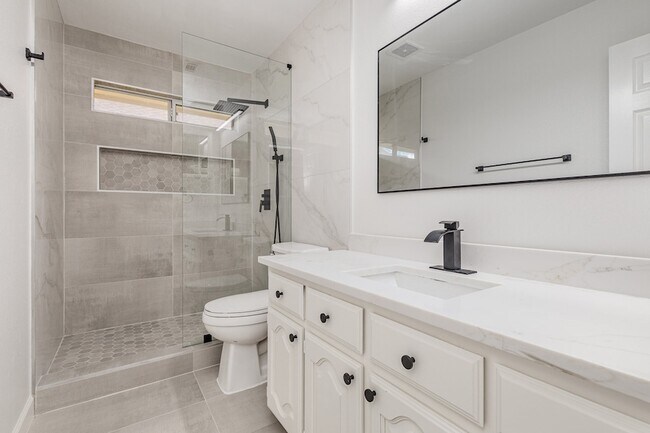 Building Photo - 745 Amhurst Ct