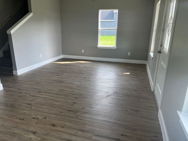 Building Photo - 3005 Arapaho Rd