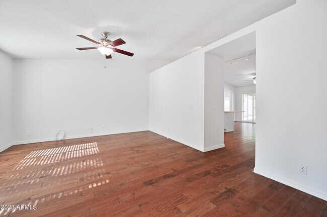 Building Photo - 313 S Ocean Dr