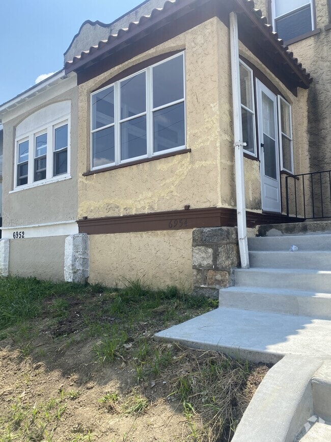 Building Photo - 6954 Clinton Rd