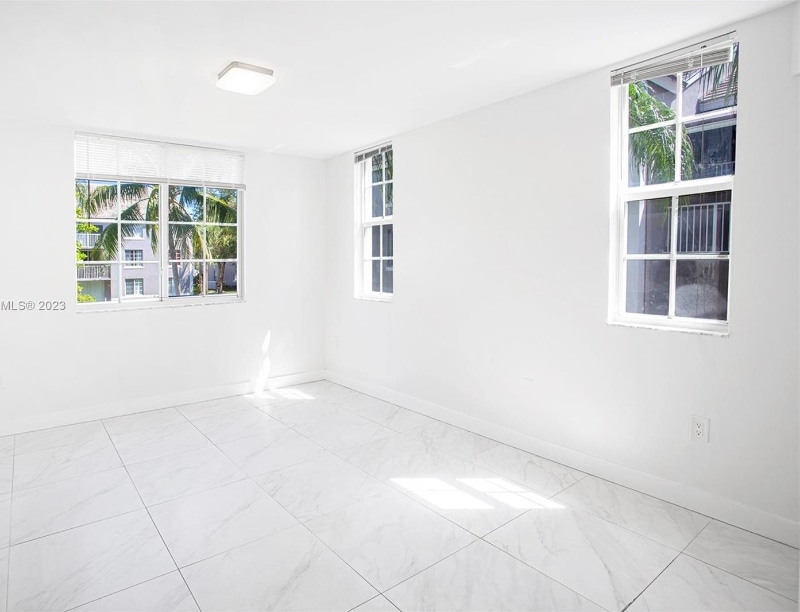 Building Photo - 777 SW 111th Way