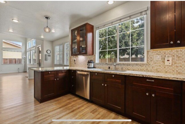 Building Photo - 4036 Escatta Ave