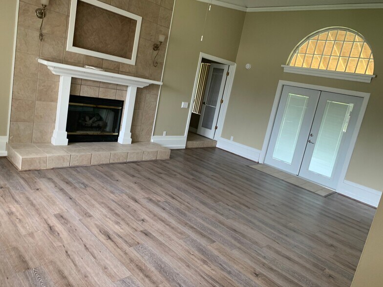 Building Photo - 2338 Briarwood Pl