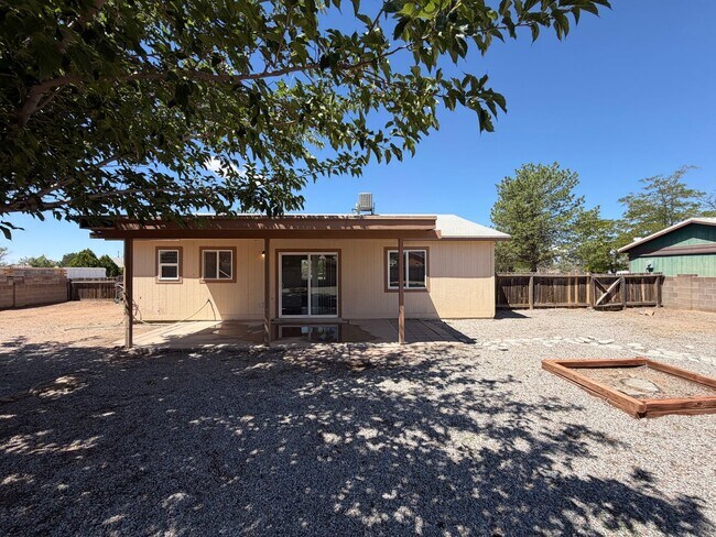 Building Photo - 628 Pontiac Dr SW