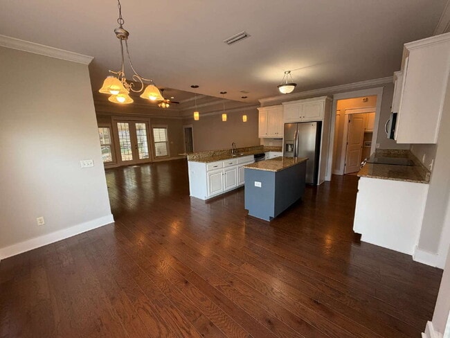 Building Photo - Available now FOR RENT in Dothan, AL!!
