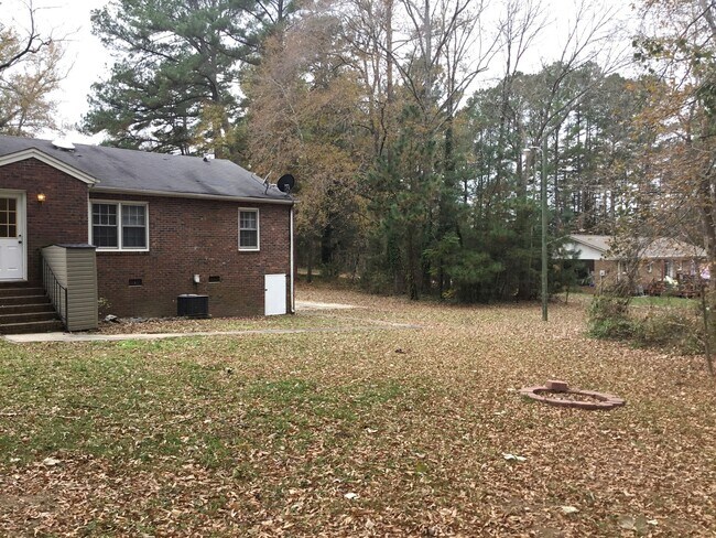 Building Photo - 3016 Hilton Rd