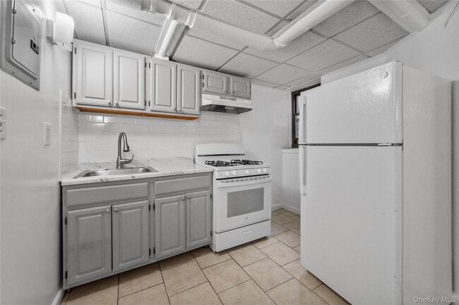 Building Photo - 33 William St