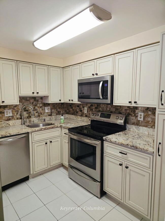 Building Photo - Beautiful 3BR Townhome in Burtonsville | Garage, Deck & Community Amenities