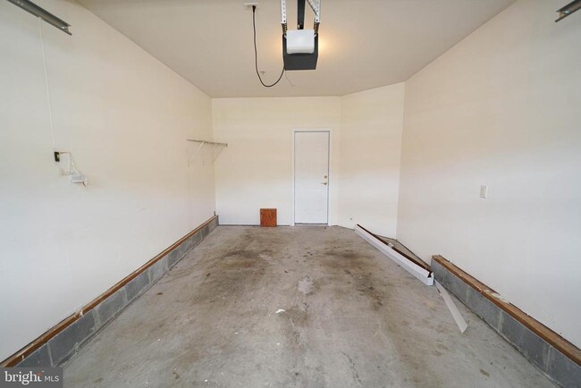 Building Photo - 420 Parkview Ct