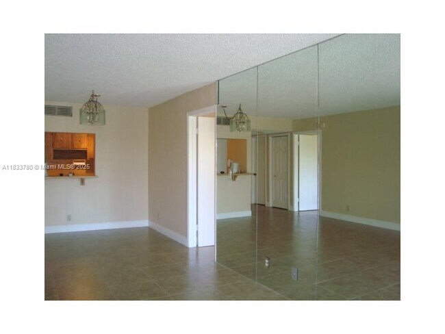 Building Photo - 200 Lakeview Dr