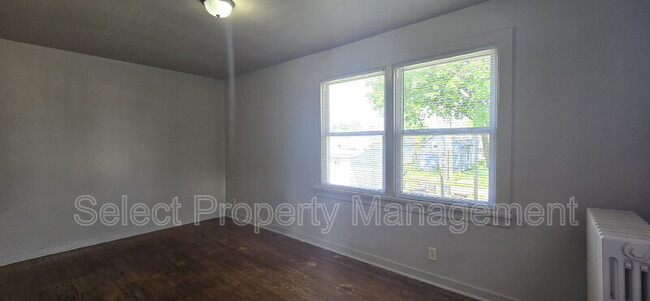 Building Photo - 1033 Edgewater Ave