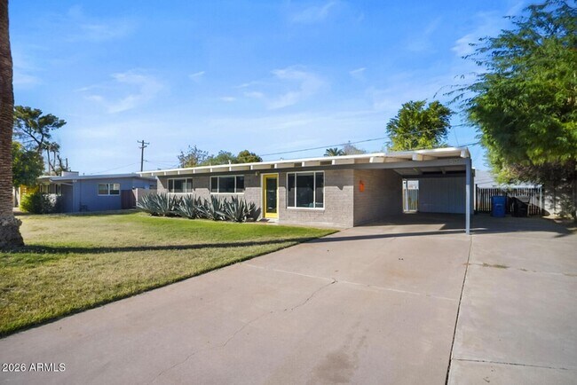 Building Photo - 1504 E Rancho Dr