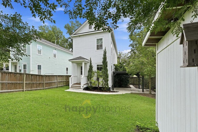 Building Photo - 4613 Oakwood Ave