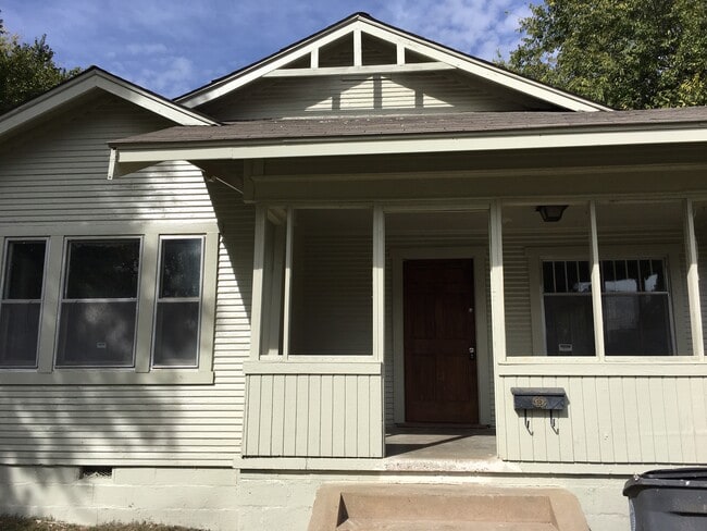 Building Photo - 2725 E 1st St