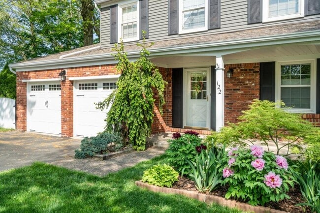 Building Photo - 122 Rivercrest Dr
