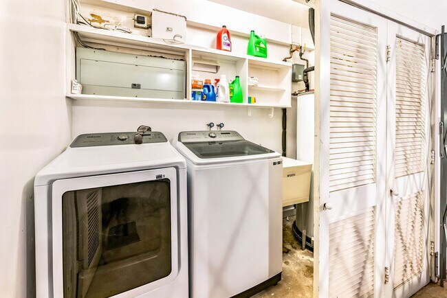 Building Photo - Fully Furnished Home in the Heart of Lanikai