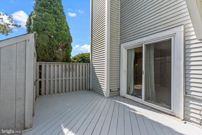 Building Photo - 3 Hillcroft Way