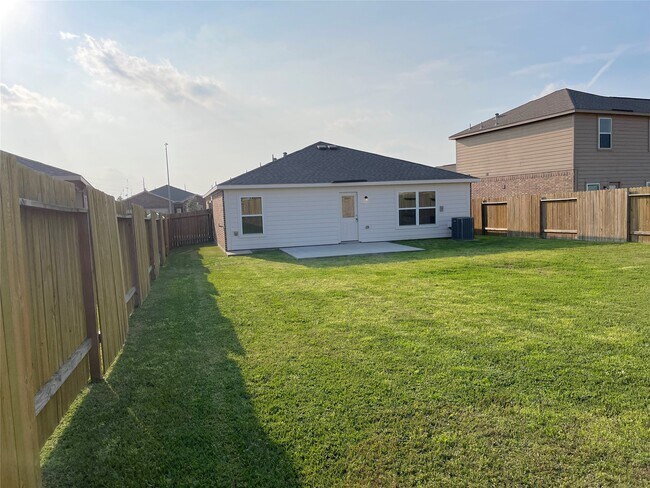 Building Photo - 20714 Round Key Dr