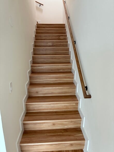 steps to upsatirs bedrooms - 736 Gould Ave