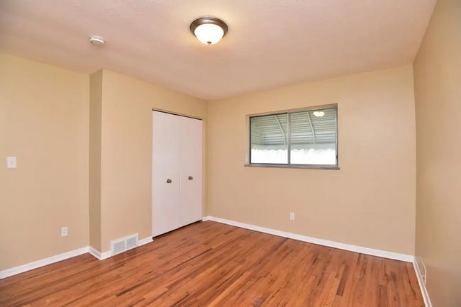 Building Photo - 10204 S Highland Ave
