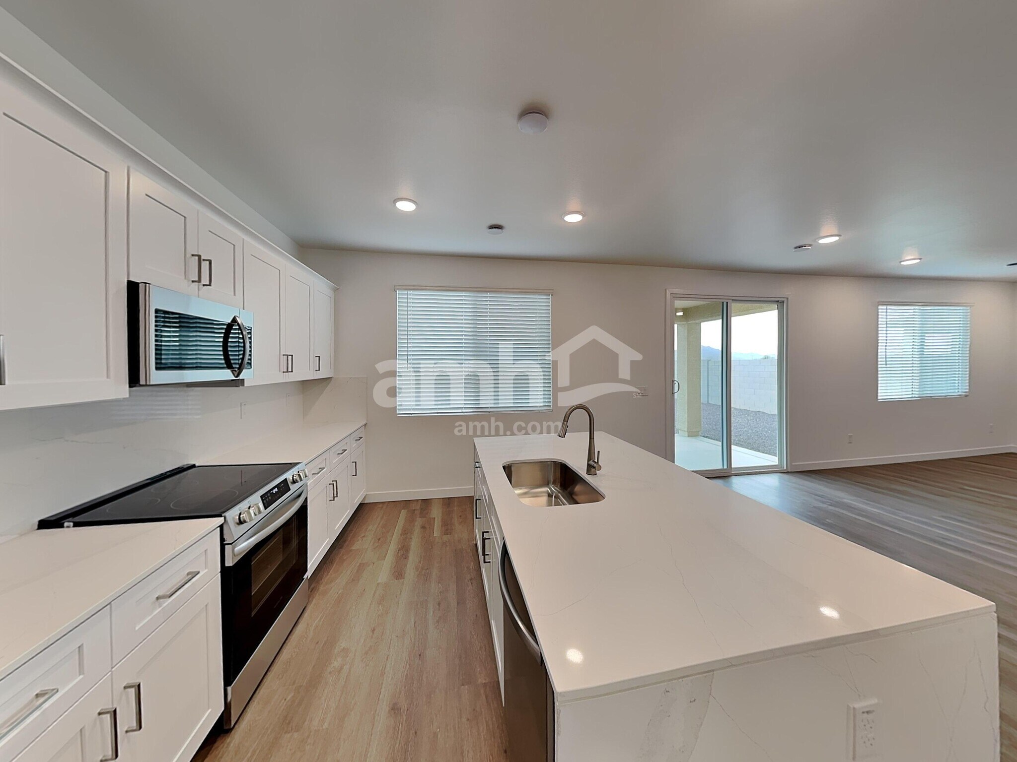 Building Photo - 9818 W Parkway Dr