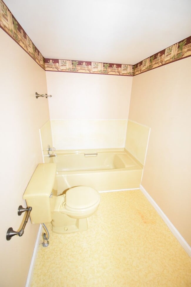 Building Photo - 2 Bedroom Home For Rent in The County!
