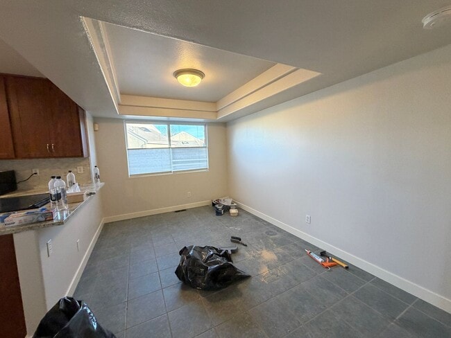 Building Photo - Premier Location!