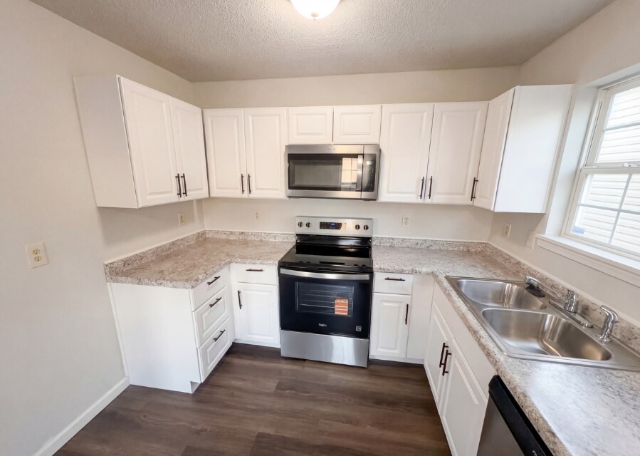 Building Photo - 6654 Hazelhatch Dr