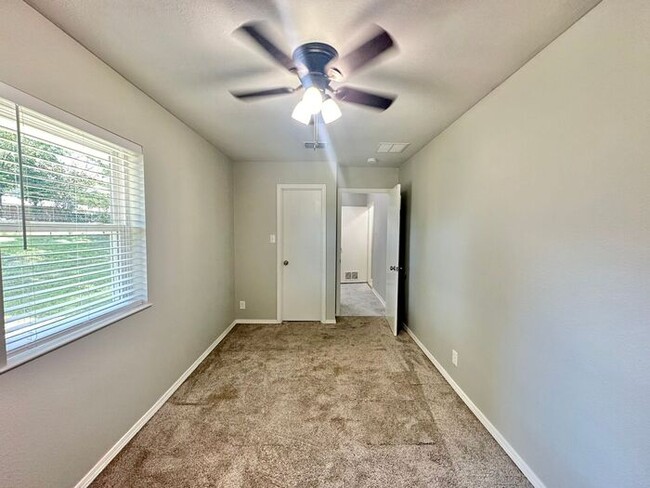 Building Photo - Beautiful 4 Bedroom 2 Bathroom home in Tyler!