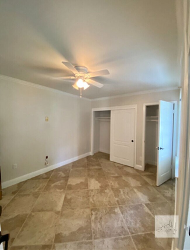 Building Photo - 1679 E La Quinta Dr