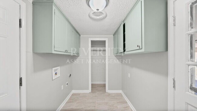 Building Photo - Stunning, Move-In Ready Home in Whitehaven...