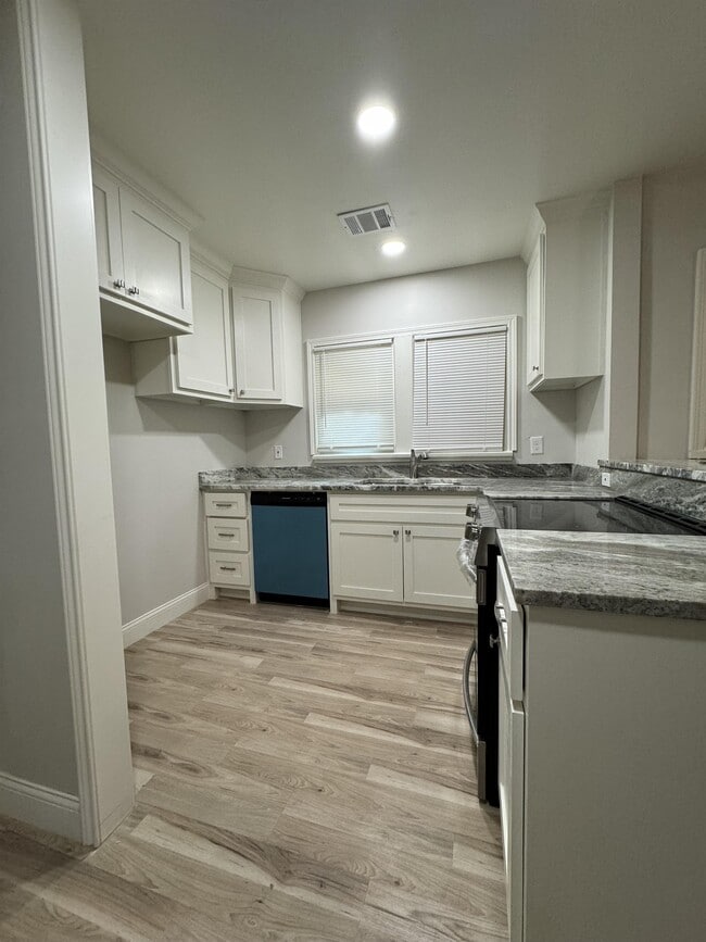 Building Photo - 2030 S Hayden St