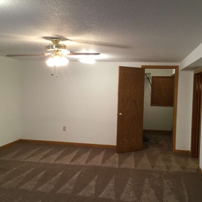 Building Photo - 7221 Hyperion Point Dr