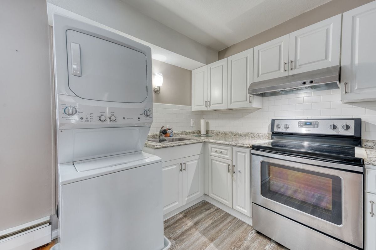 Building Photo - 66 Beths Ave