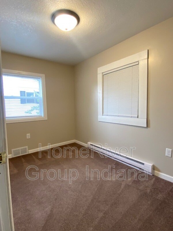 Building Photo - 2409 Redwood Ave