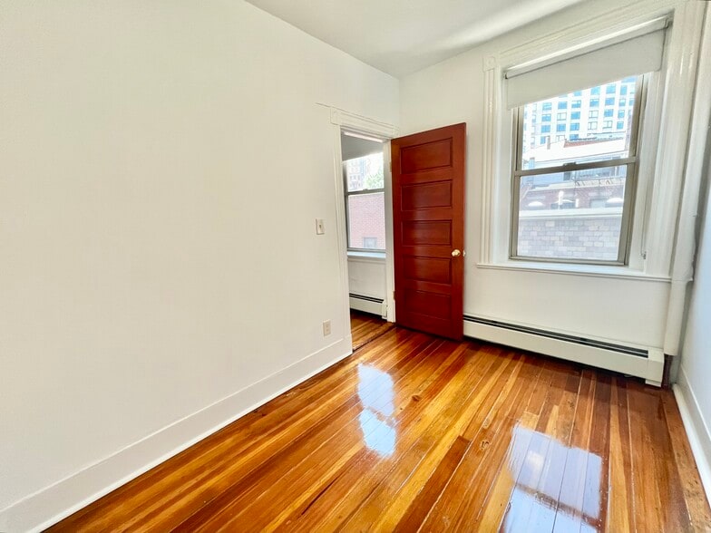 Building Photo - 9 Thacher Ct