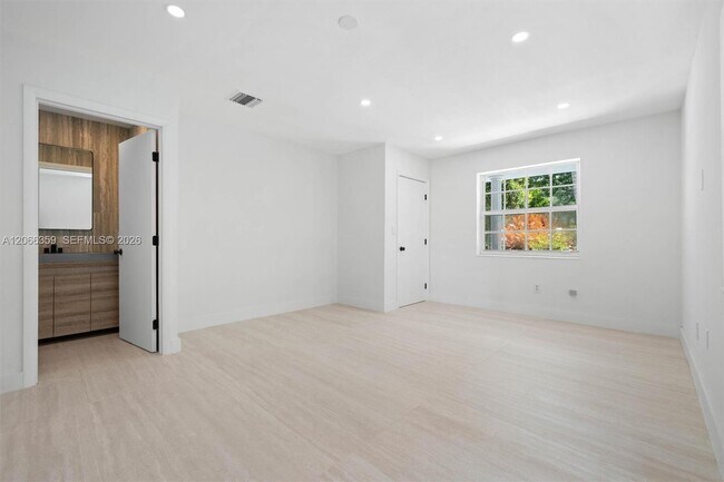 Building Photo - 11770 Griffing Blvd