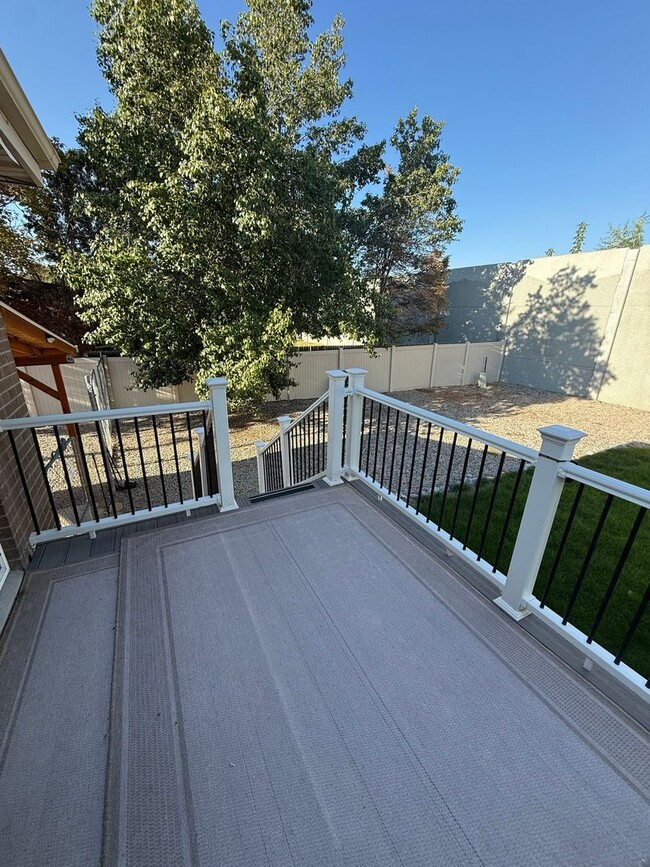 Building Photo - Beautiful four bedroom two bathroom home!